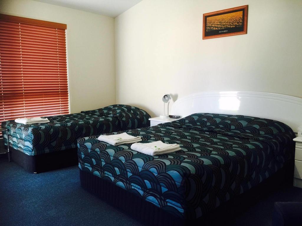 Springsure Overlander Motel ภายนอก รูปภาพ
