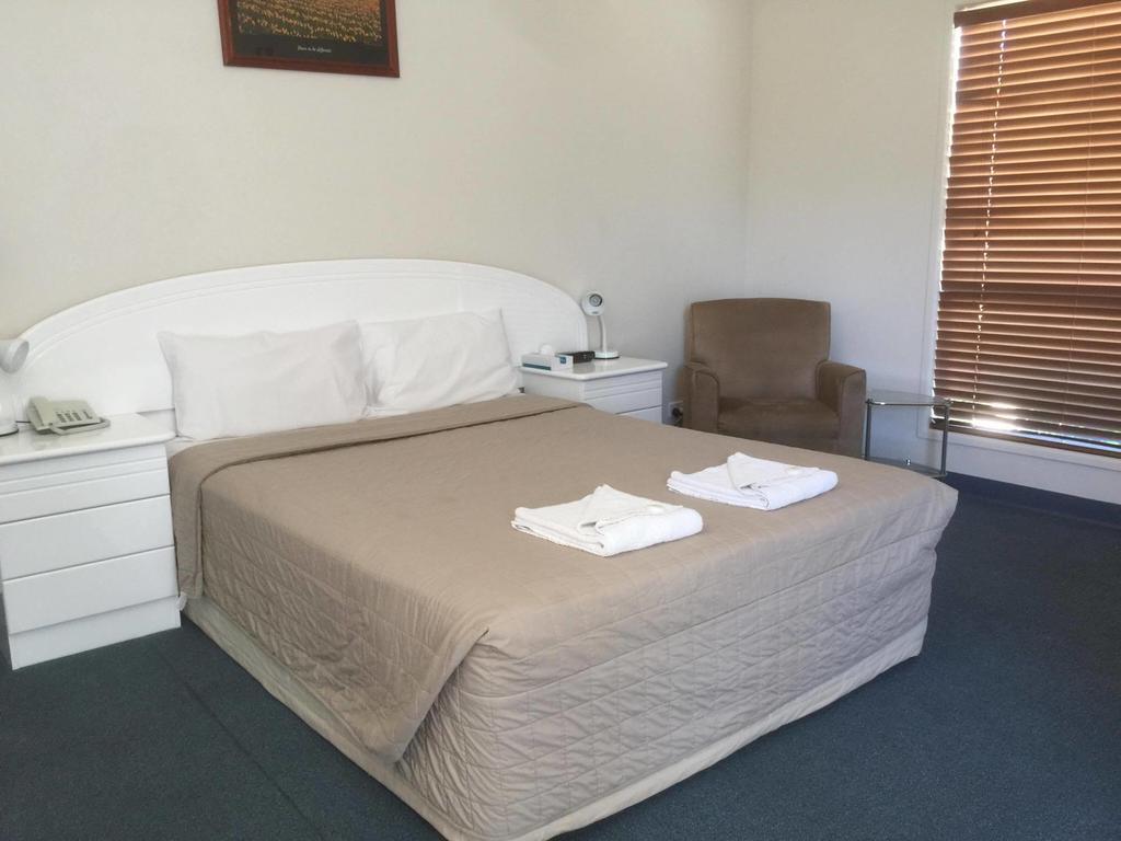 Springsure Overlander Motel ภายนอก รูปภาพ