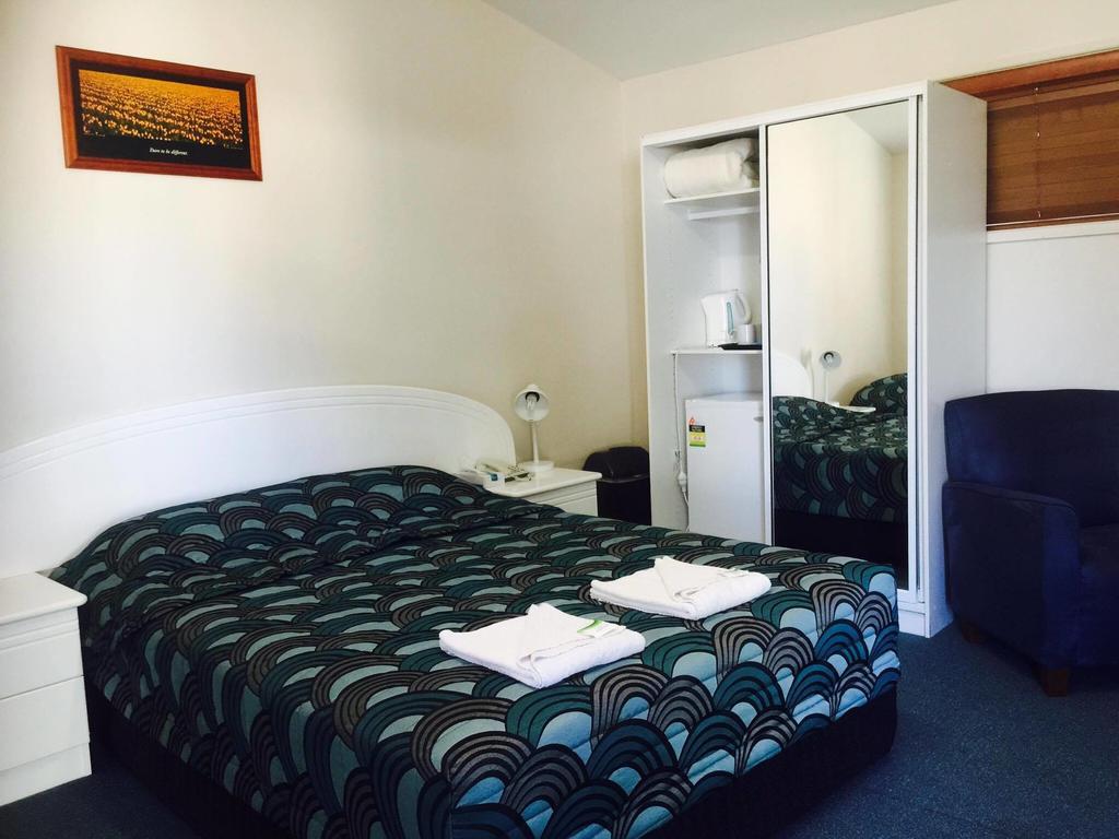 Springsure Overlander Motel ภายนอก รูปภาพ